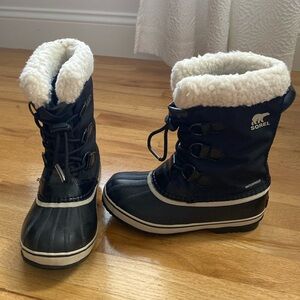 Sorel waterproof girl boots. Excellent condition! Size 2!